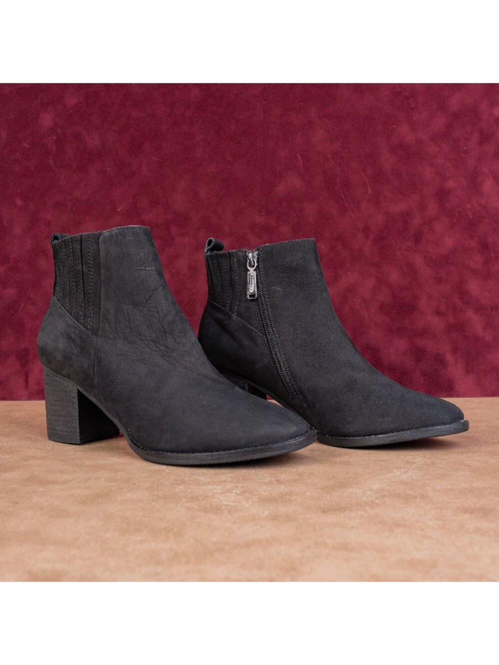 Born Women Black Leather Western Chelsea Heel Ankle Boots sz 10